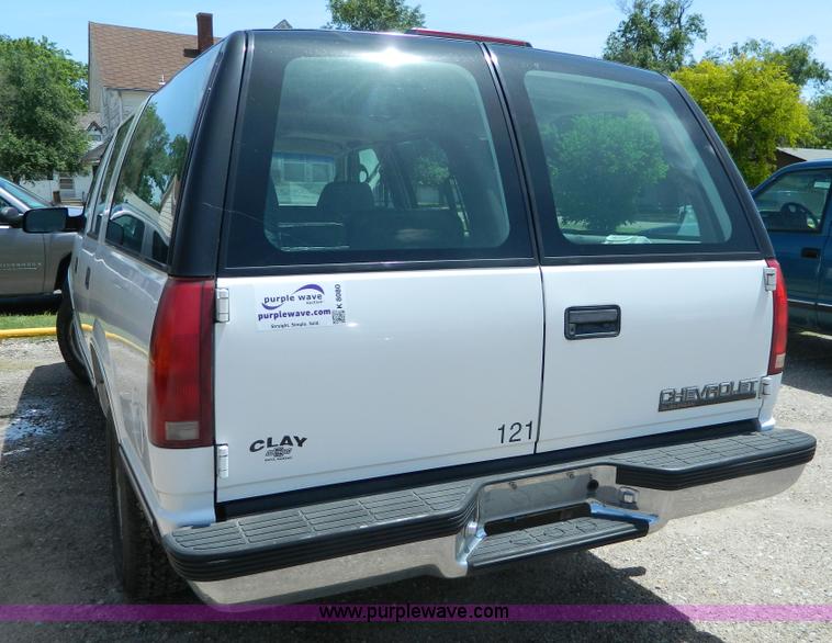 image for item K8080 1999 Chevrolet Suburban C1500 SUV