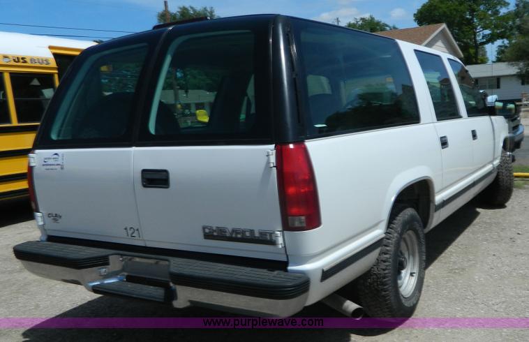 image for item K8080 1999 Chevrolet Suburban C1500 SUV