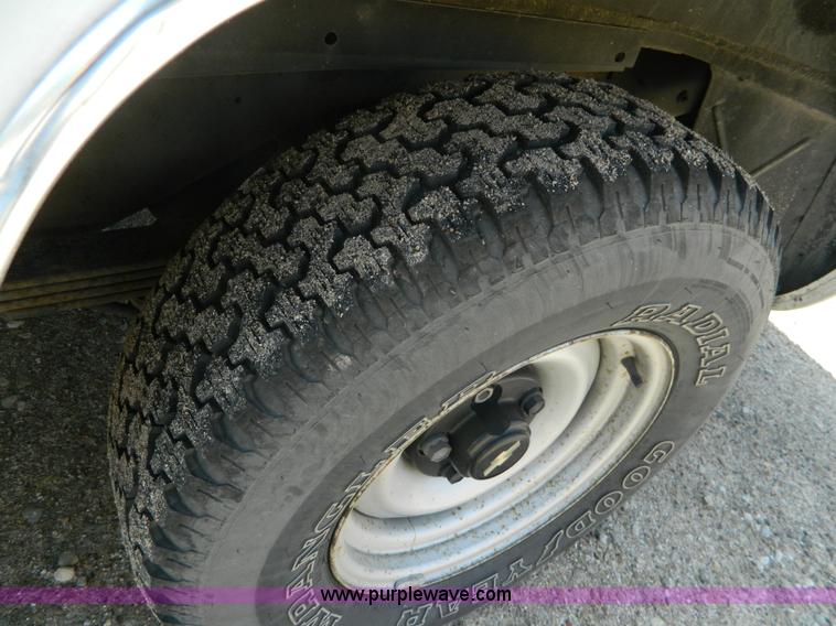 image for item K8080 1999 Chevrolet Suburban C1500 SUV