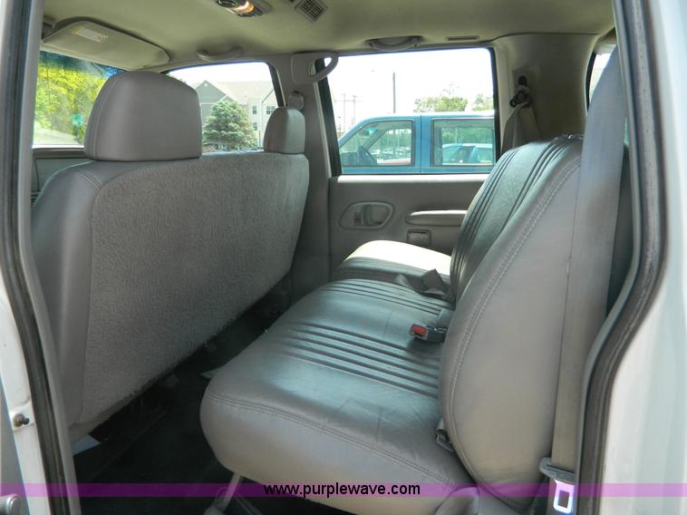image for item K8080 1999 Chevrolet Suburban C1500 SUV