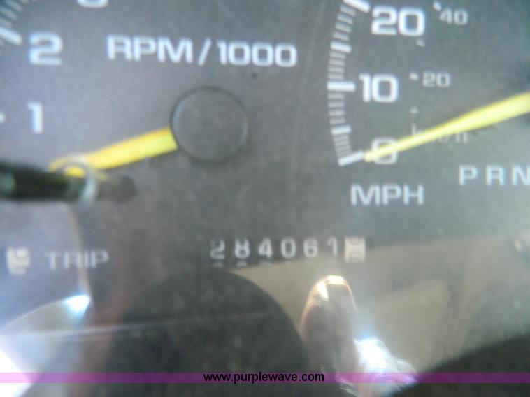 image for item K8080 1999 Chevrolet Suburban C1500 SUV