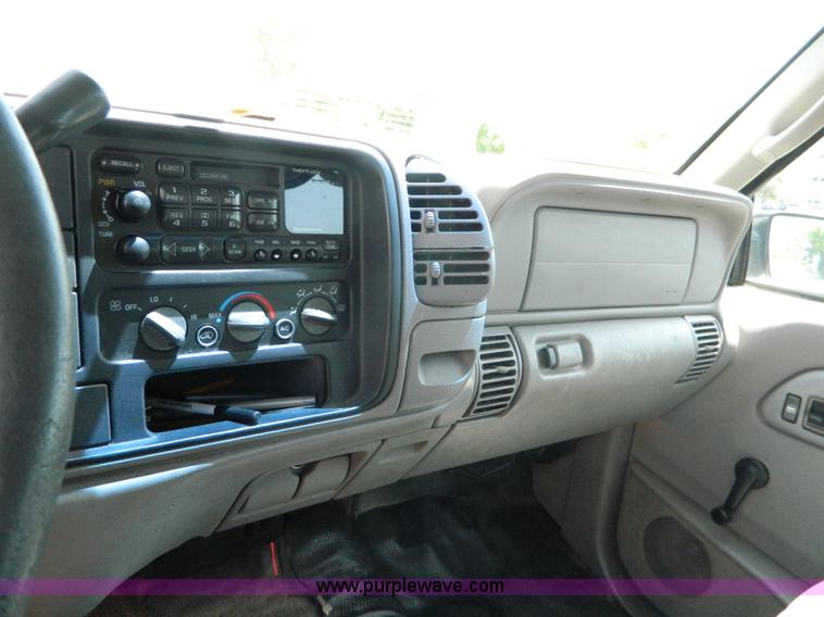 image for item K8080 1999 Chevrolet Suburban C1500 SUV