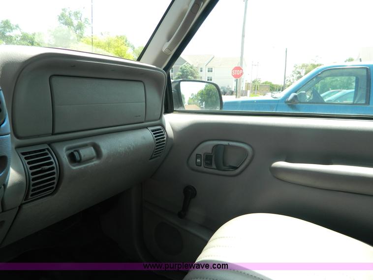 image for item K8080 1999 Chevrolet Suburban C1500 SUV