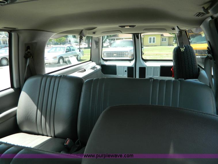 image for item K8080 1999 Chevrolet Suburban C1500 SUV
