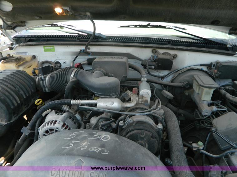 image for item K8080 1999 Chevrolet Suburban C1500 SUV