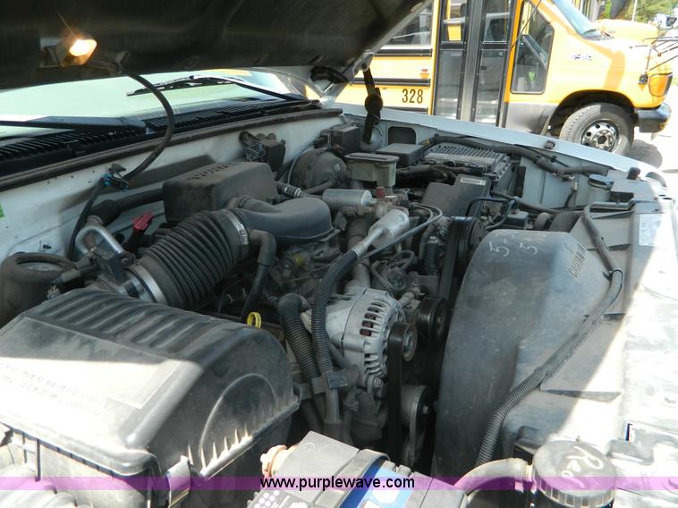 image for item K8080 1999 Chevrolet Suburban C1500 SUV