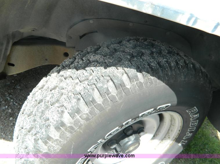 image for item K8080 1999 Chevrolet Suburban C1500 SUV