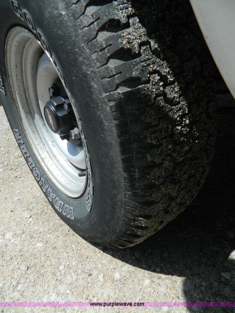 image for item K8080 1999 Chevrolet Suburban C1500 SUV