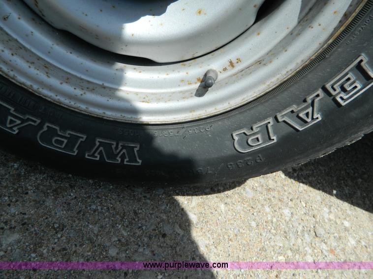 image for item K8080 1999 Chevrolet Suburban C1500 SUV