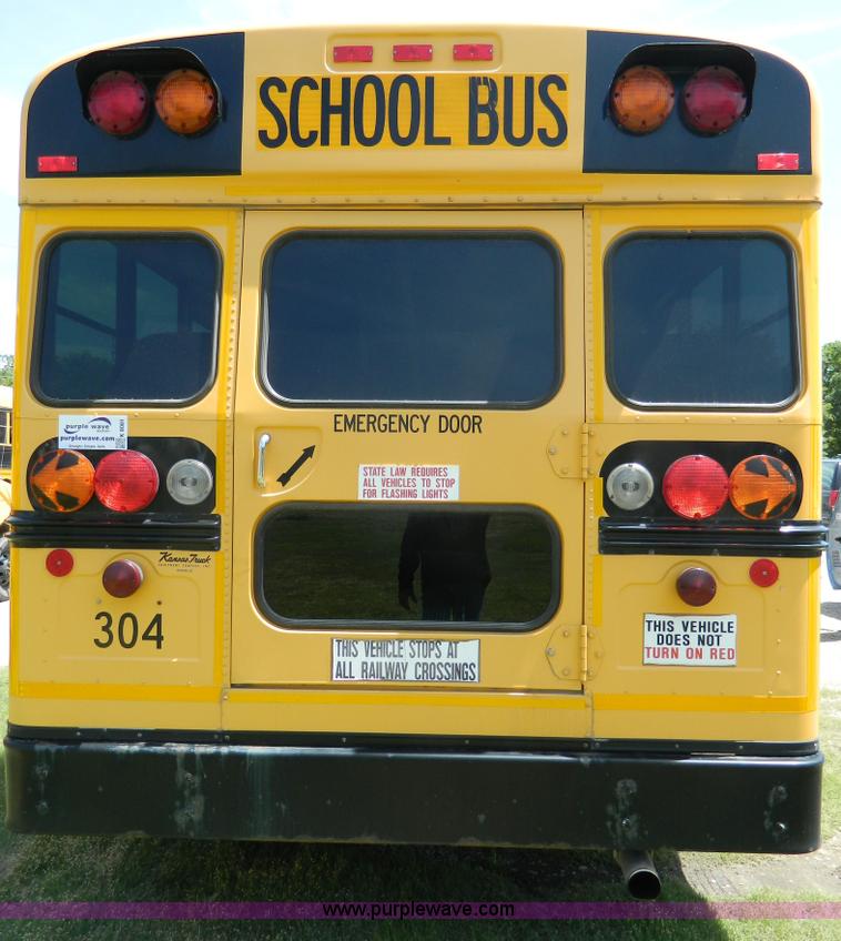 image for item K8081 2006 Ford E450 bus