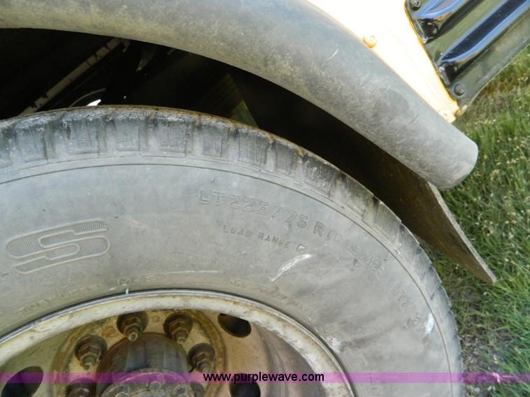 image for item K8081 2006 Ford E450 bus