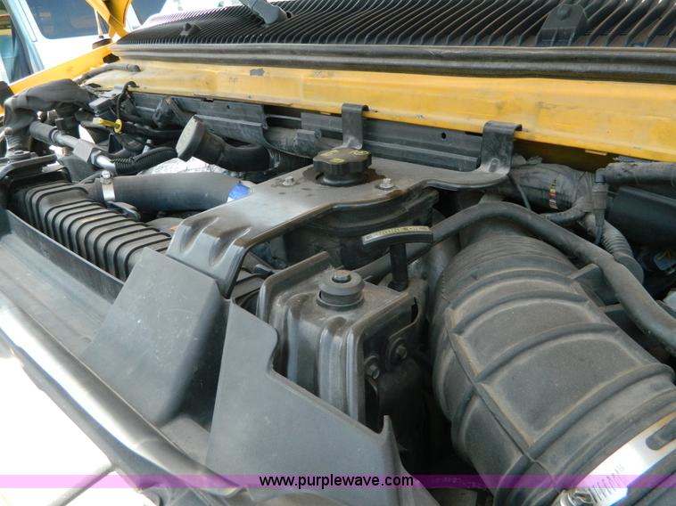 image for item K8081 2006 Ford E450 bus