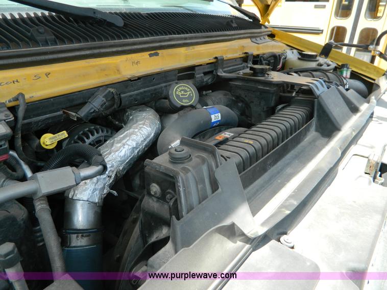 image for item K8081 2006 Ford E450 bus