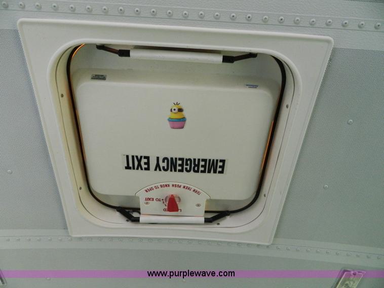 image for item K8081 2006 Ford E450 bus