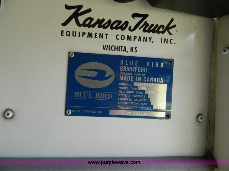 image for item K8081 2006 Ford E450 bus