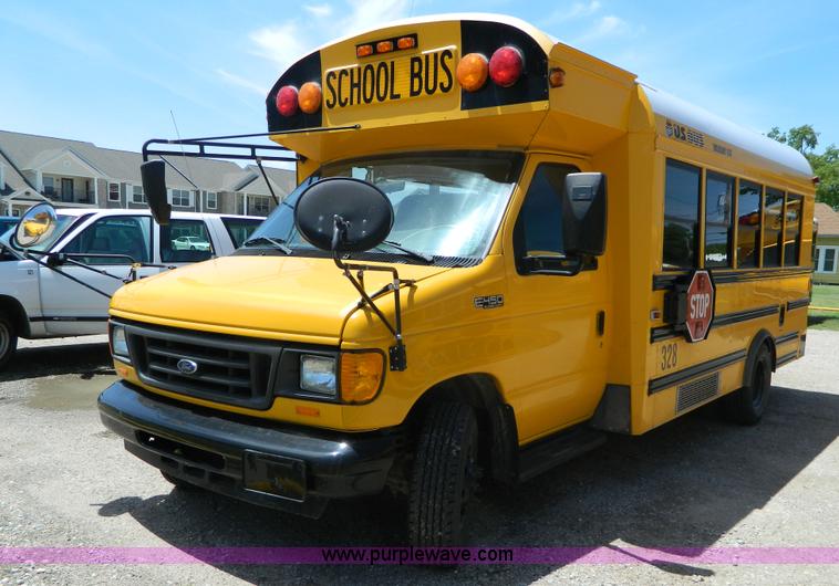 image for item K8082 2005 Ford E450 bus