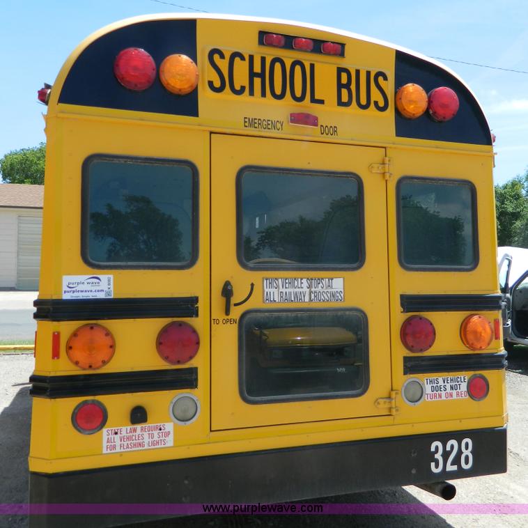 image for item K8082 2005 Ford E450 bus