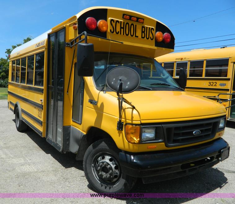 image for item K8082 2005 Ford E450 bus