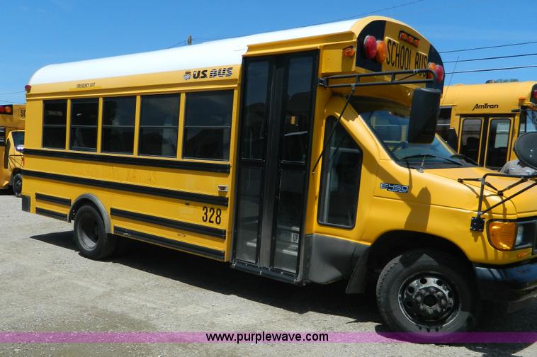image for item K8082 2005 Ford E450 bus