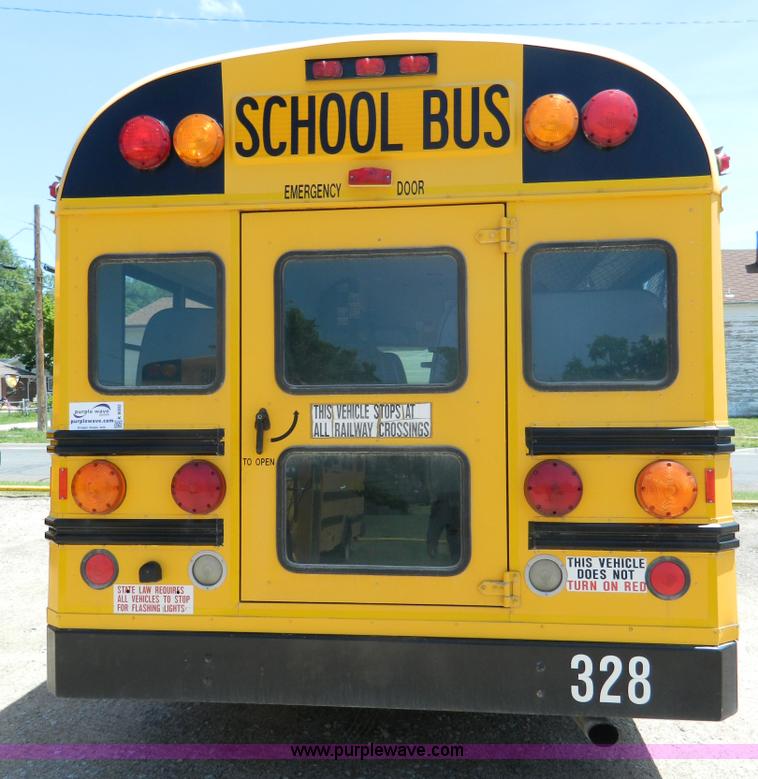 image for item K8082 2005 Ford E450 bus