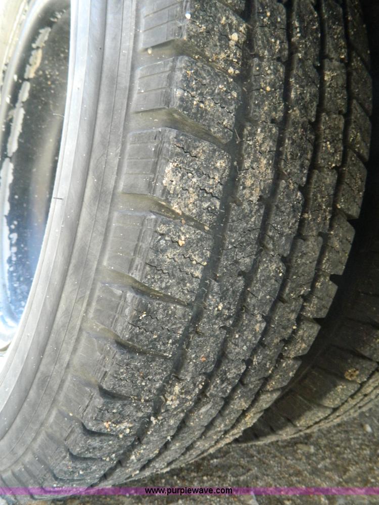 image for item K8082 2005 Ford E450 bus