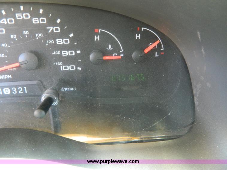 image for item K8082 2005 Ford E450 bus