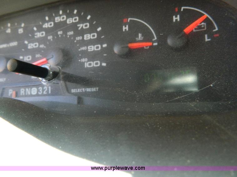 image for item K8082 2005 Ford E450 bus