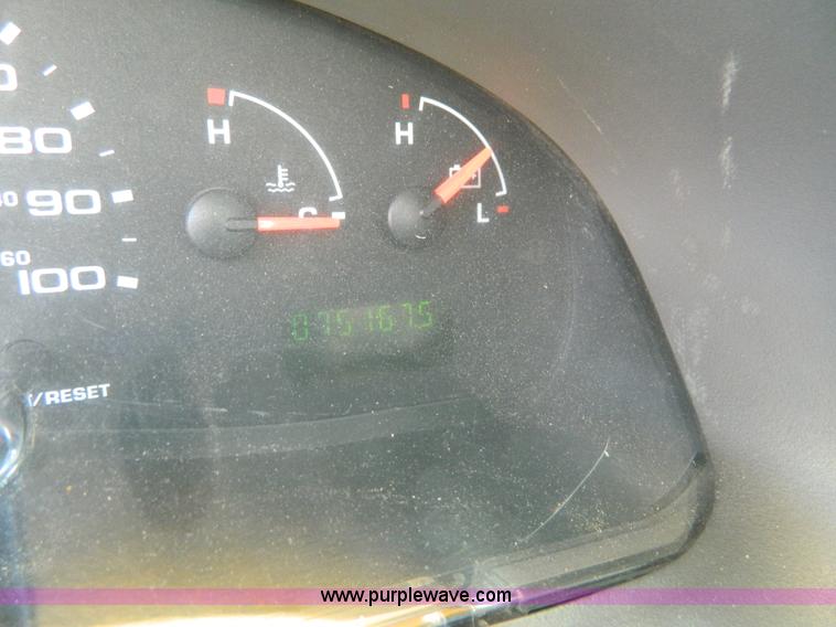 image for item K8082 2005 Ford E450 bus