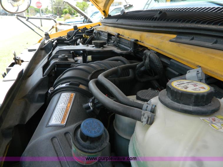 image for item K8082 2005 Ford E450 bus