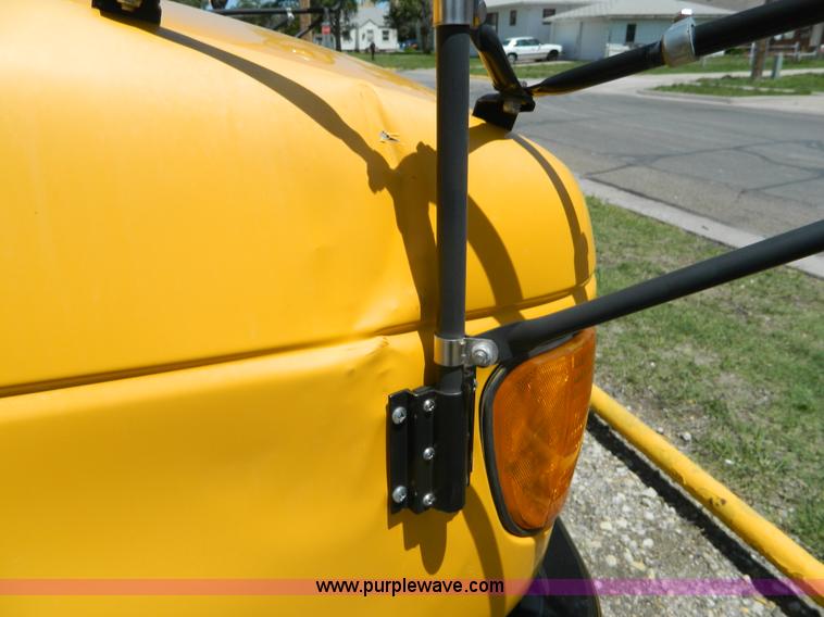 image for item K8082 2005 Ford E450 bus