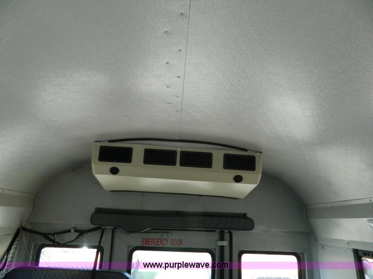 image for item K8082 2005 Ford E450 bus