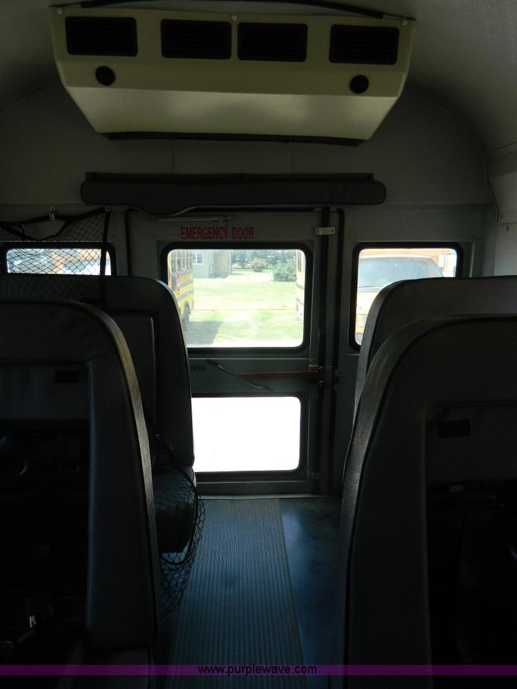 image for item K8082 2005 Ford E450 bus