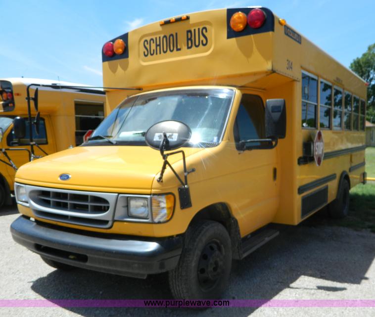 image for item K8083 1999 Ford Econoline E450 bus