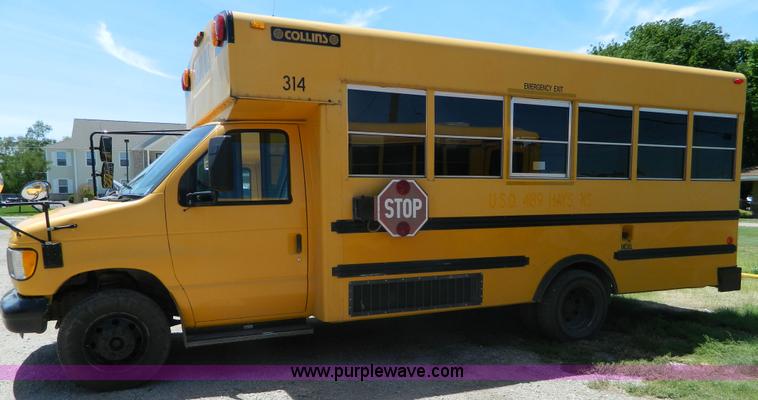 image for item K8083 1999 Ford Econoline E450 bus