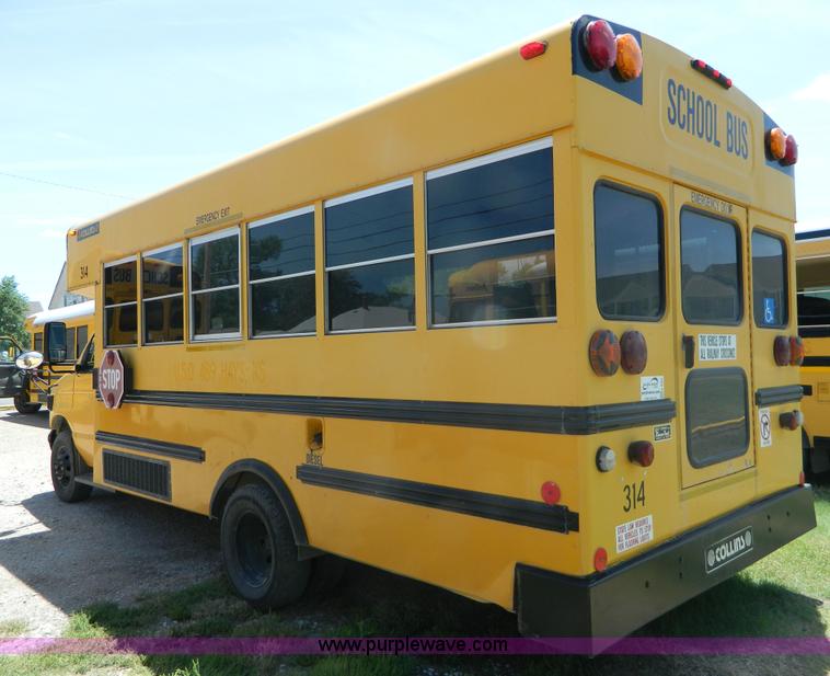 image for item K8083 1999 Ford Econoline E450 bus