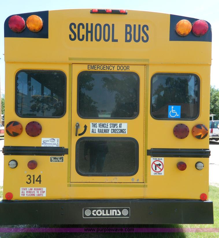 image for item K8083 1999 Ford Econoline E450 bus