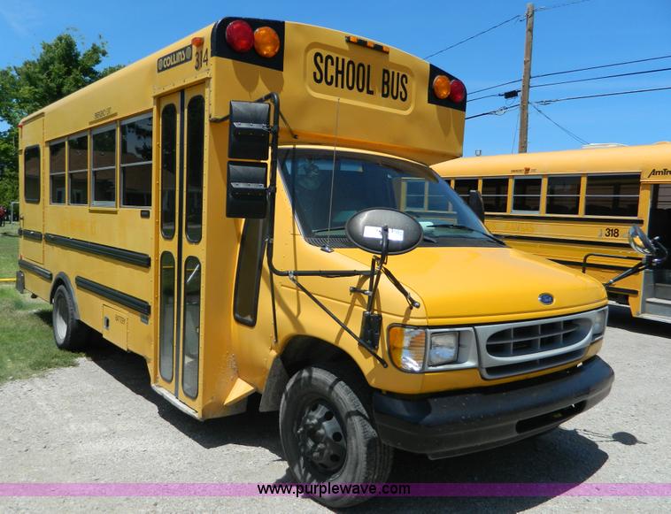 image for item K8083 1999 Ford Econoline E450 bus