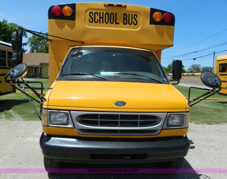 image for item K8083 1999 Ford Econoline E450 bus