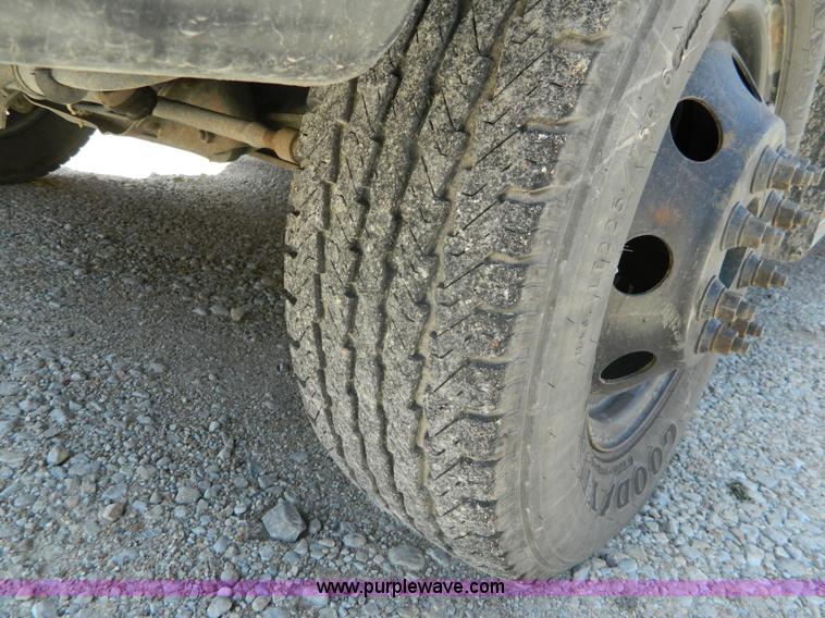 image for item K8083 1999 Ford Econoline E450 bus