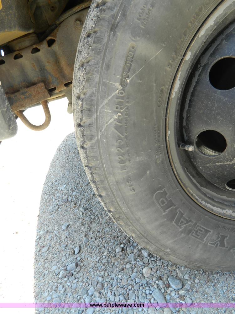 image for item K8083 1999 Ford Econoline E450 bus