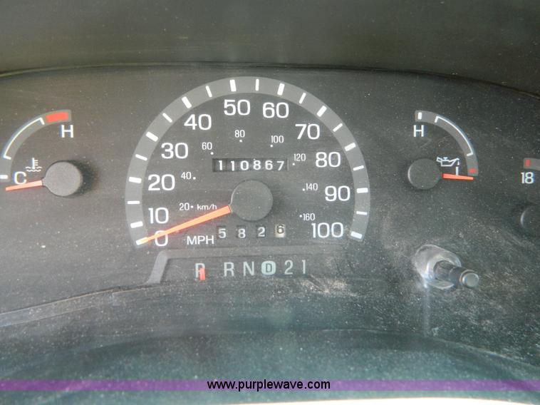 image for item K8083 1999 Ford Econoline E450 bus