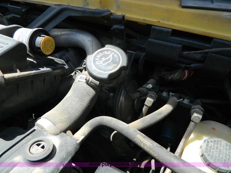 image for item K8083 1999 Ford Econoline E450 bus