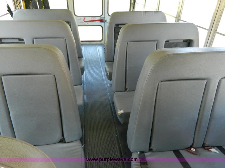 image for item K8083 1999 Ford Econoline E450 bus