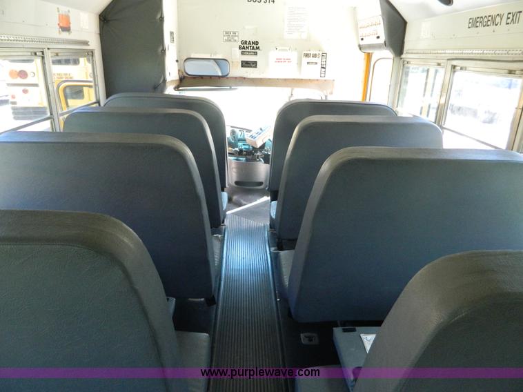 image for item K8083 1999 Ford Econoline E450 bus