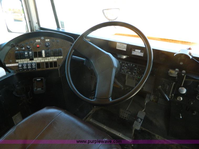 image for item K8084 1997 International 3800 bus