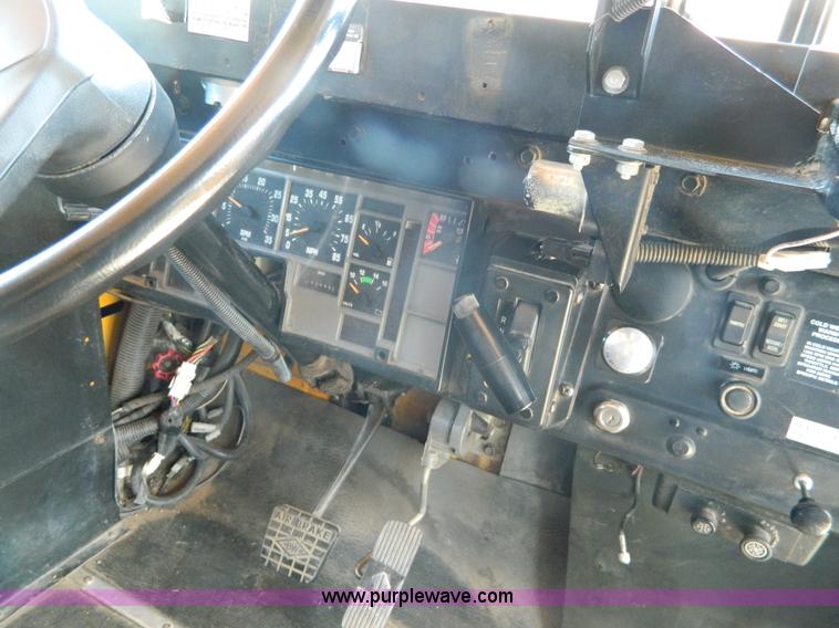 image for item K8084 1997 International 3800 bus