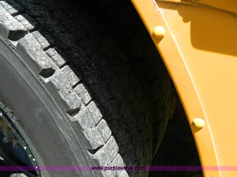 image for item K8085 1995 International 3800 bus