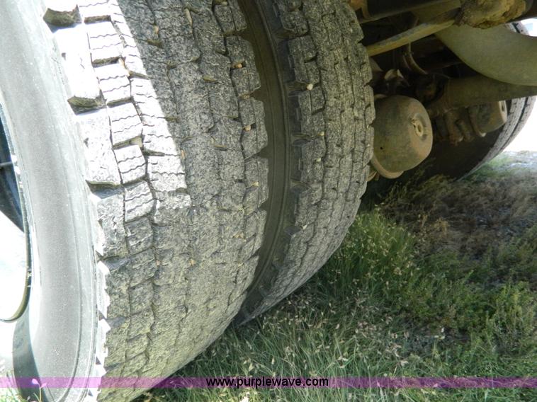 image for item K8085 1995 International 3800 bus