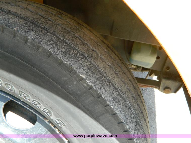 image for item K8085 1995 International 3800 bus