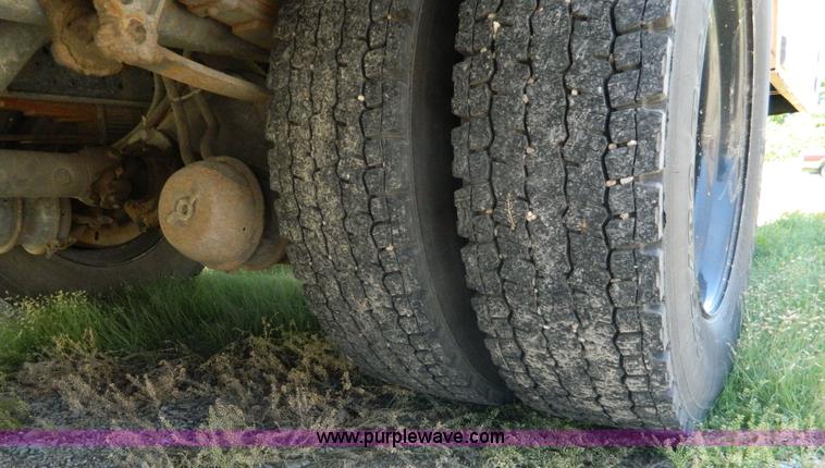 image for item K8085 1995 International 3800 bus